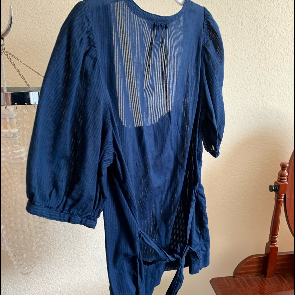 AEO Top - Picture 3 of 8